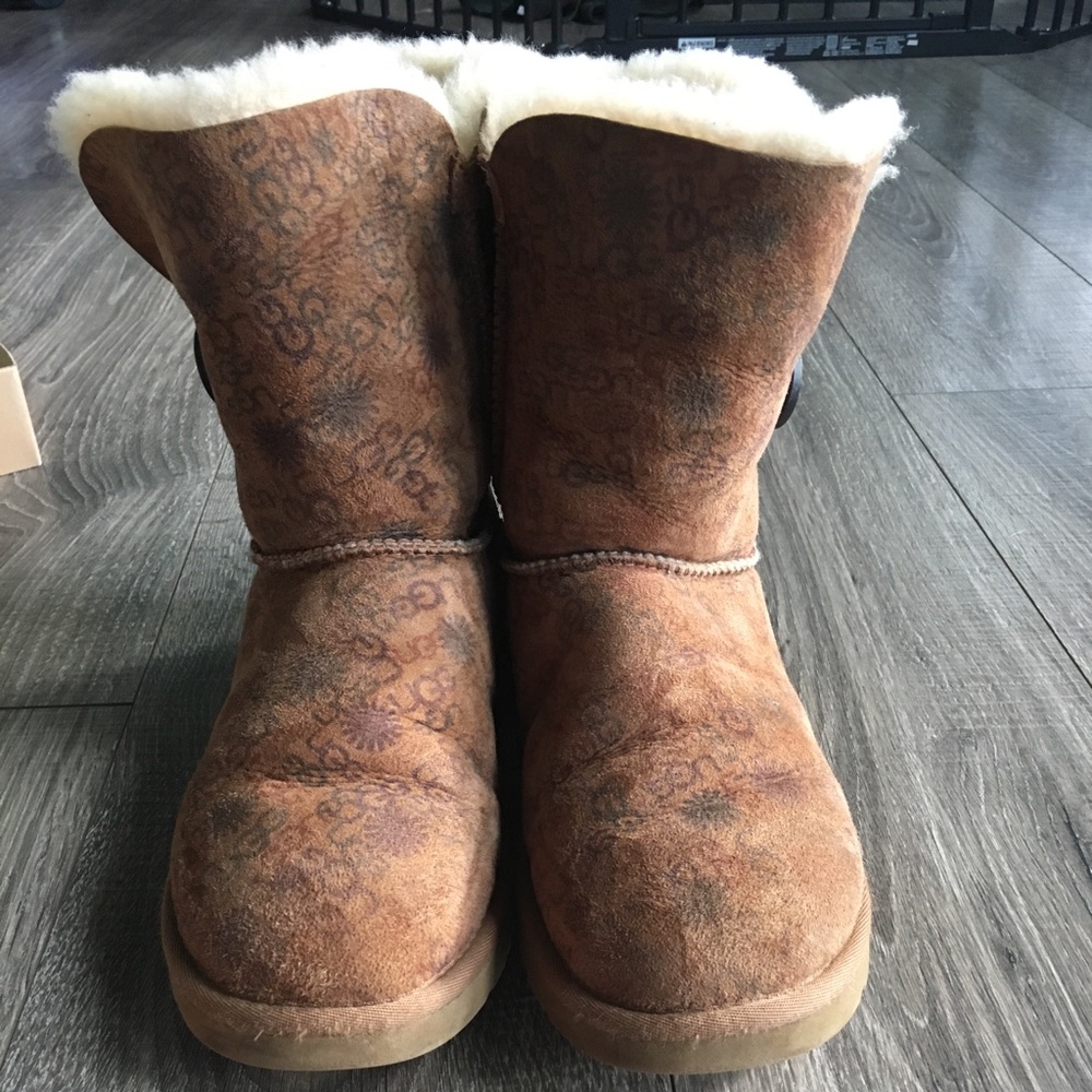 Ugg Bailey Button Logo - image 5